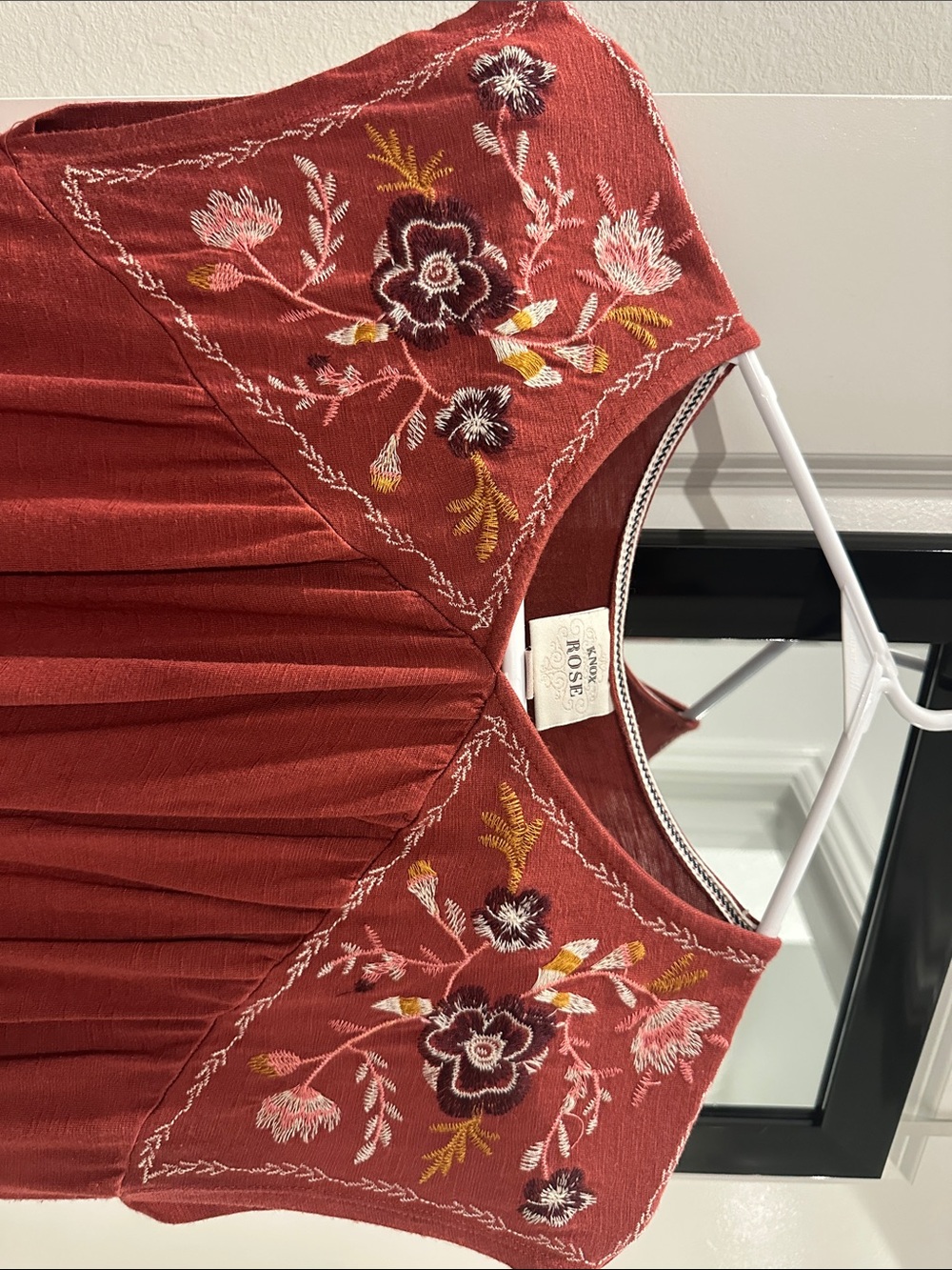 Knox Rose Rust Red Embroidered Sleeveless Top - Picture 3 of 4